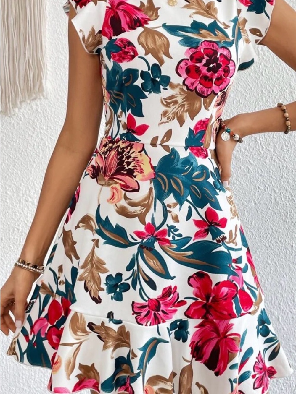 Women’s Floral Cap Sleeve Ruffle Hem Dress Size L - Picture 2 of 10